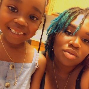 Meet your Posher, Monique